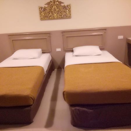 Tongpoon Hotel Bangkok Buitenkant foto