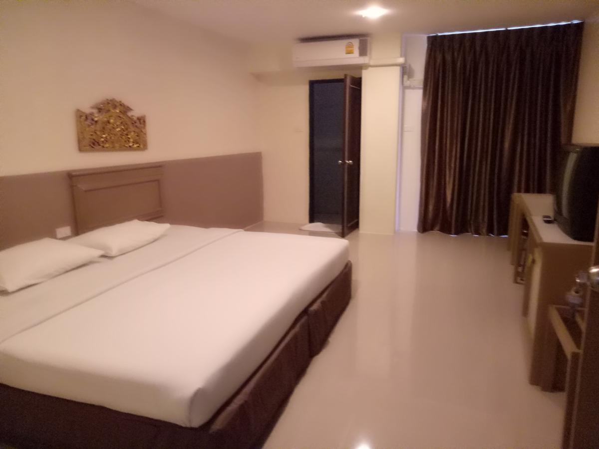 Tongpoon Hotel Bangkok Buitenkant foto