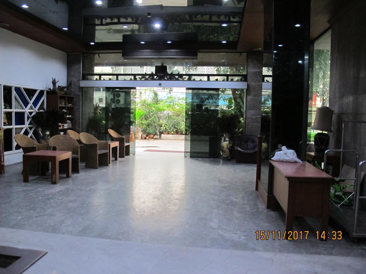 Tongpoon Hotel Bangkok Buitenkant foto