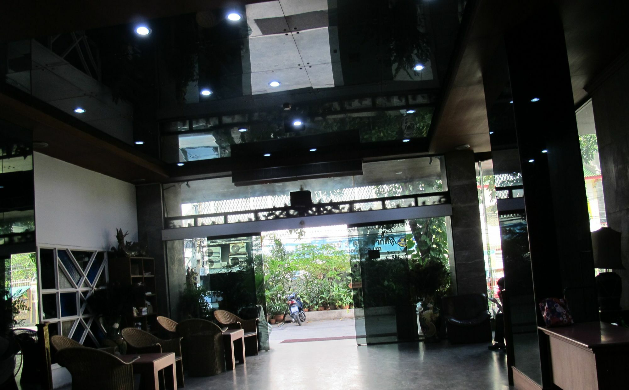 Tongpoon Hotel Bangkok Buitenkant foto